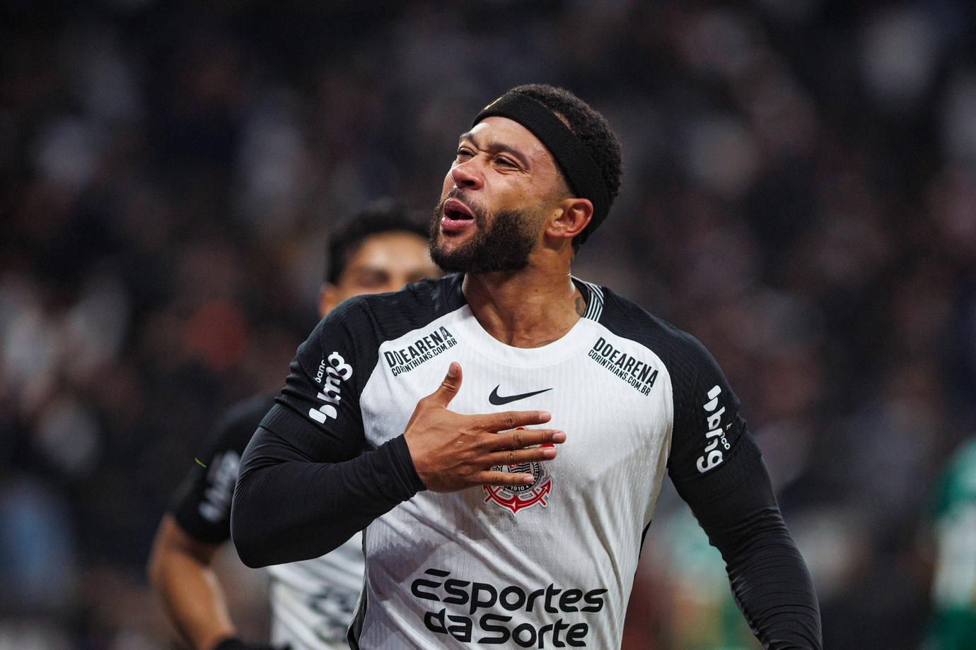 'Corinthians wil om tafel met Memphis over contract'