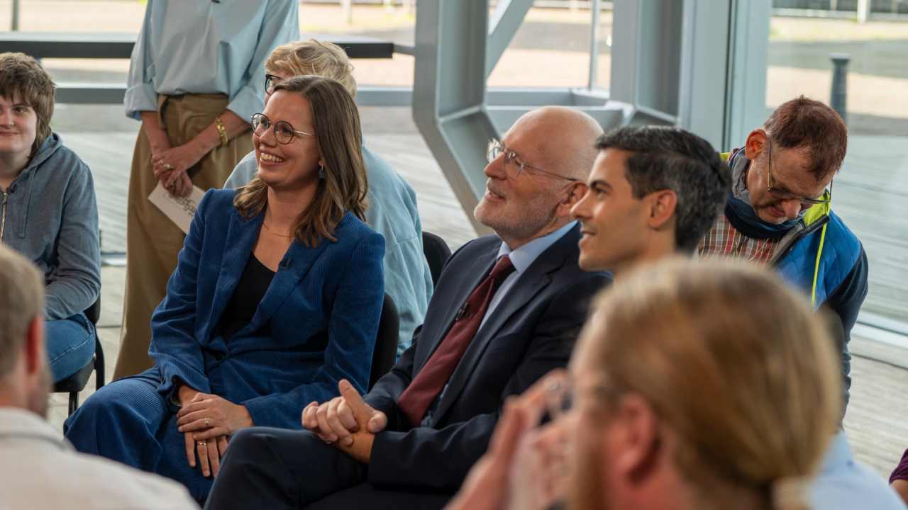 Vanavond op TV: Een buitengewoon gesprek, Antoni van Leeuwenhoek - Over leven met kanker, The Bourne Ultimatum