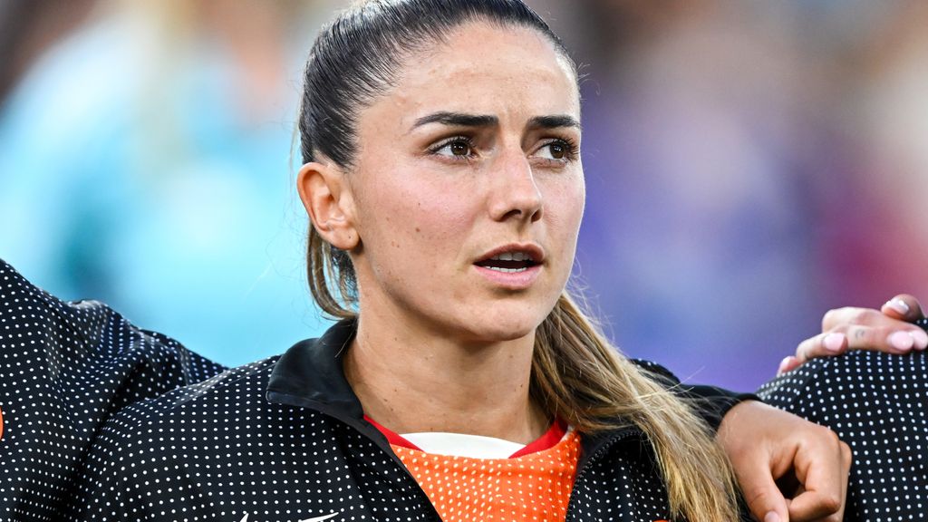 geen Van de Donk, Carleer debuteert