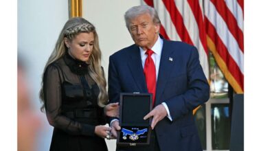 Trump geeft Charlie Kirk postuum hoge onderscheiding