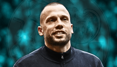 John Heitinga verwelkomt kersverse versterking op clubkanaal van Ajax