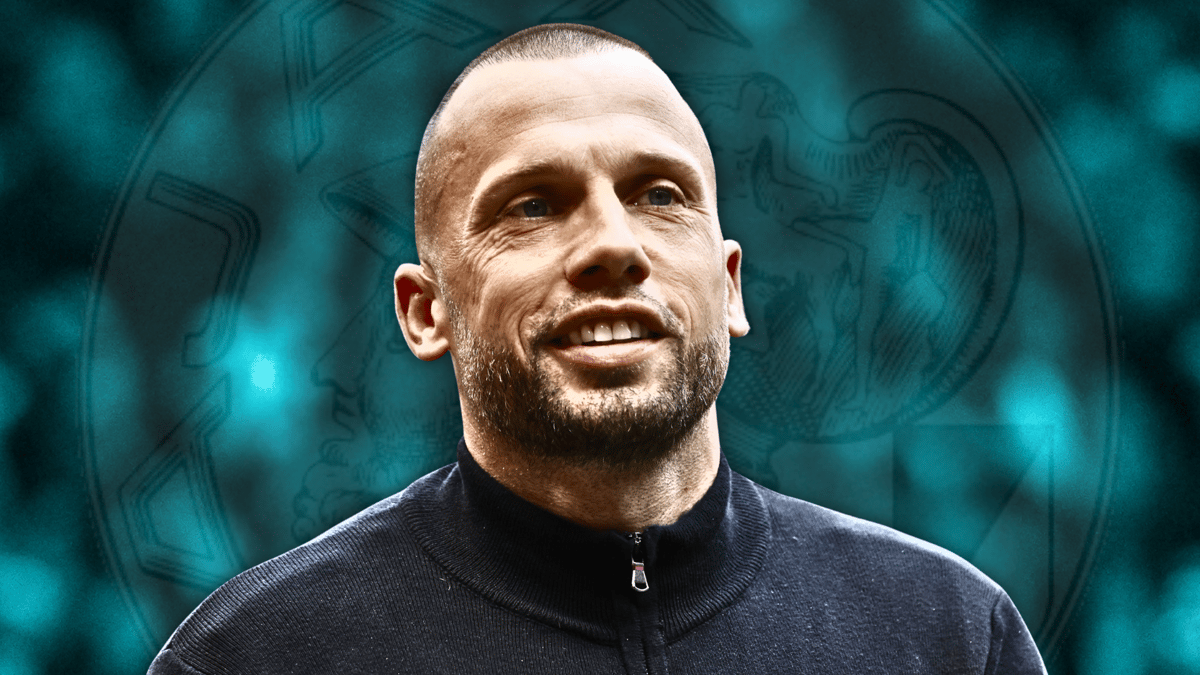 John Heitinga verwelkomt kersverse versterking op clubkanaal van Ajax
