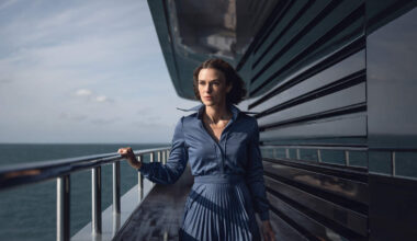 RECENSIE. Onze man werd in de val gelokt door Keira Knightley: “’The woman in cabin 10’ wil zelfs niet dat je aandachtig kijkt”