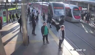 vrouw wordt bijna aangereden door tram