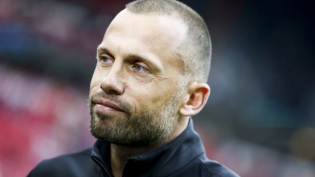 'Heitinga eruit? Dat gaan we niet doen', verzekert Ajax-directeur Kroes