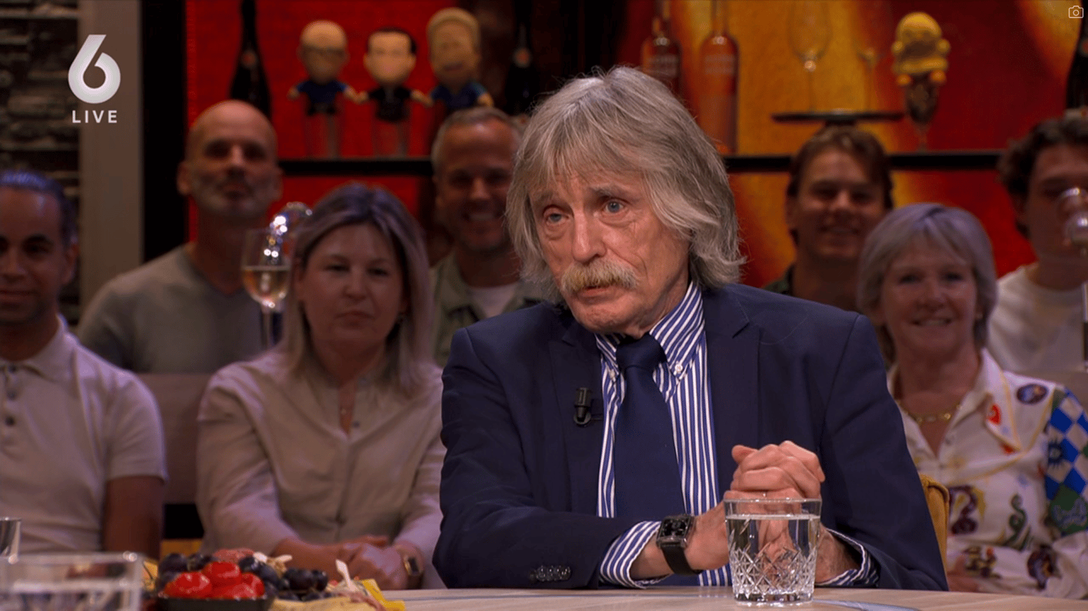 Johan Derksen weigert iconisch ‘grasjasje’ terug te nemen van gast uit de studio