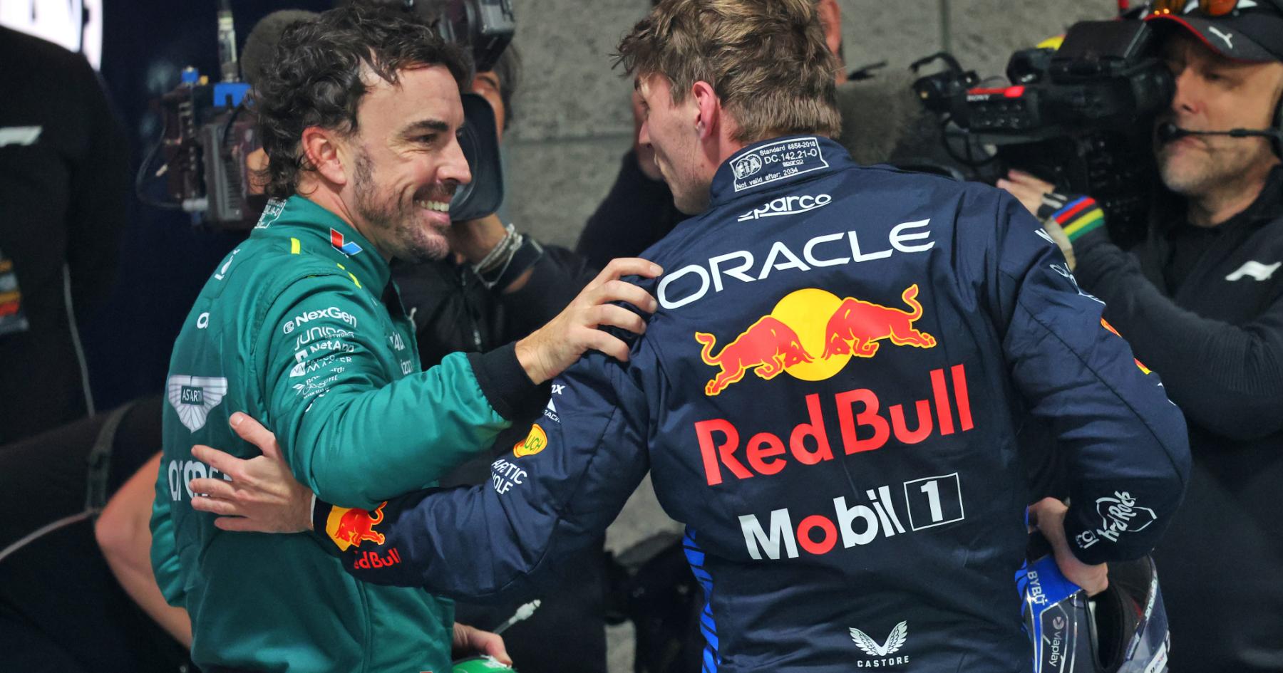 Alonso komt superlatieven tekort voor Verstappen: "Een van de beste in de geschiedenis"