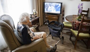 Meer plek in verpleeghuizen, ouderen worden liever thuis verzorgd