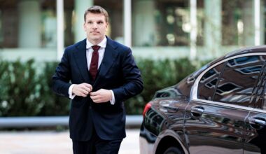 Omstreden universiteitsdocent doet aangifte tegen onderwijsminister Moes