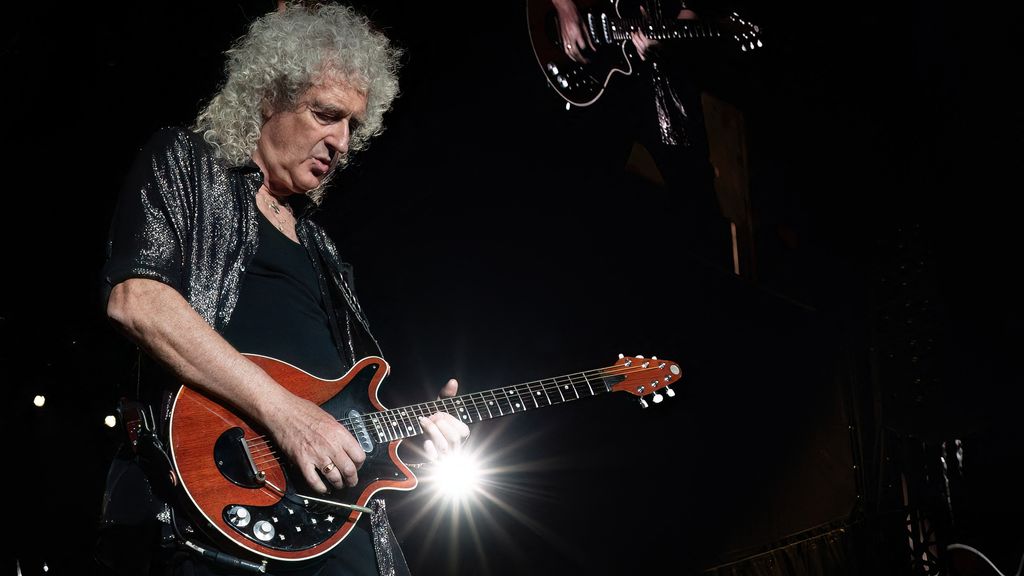 Brian May duikt op bij première We Will Rock You