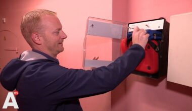 Artsen brengen alle AED's in Amsterdam in kaart: 'Dit is van levensbelang'