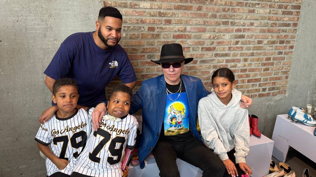 Justiniano en Everly zitten in het nieuwe boek van Paul van Loon - Jeugdjournaal