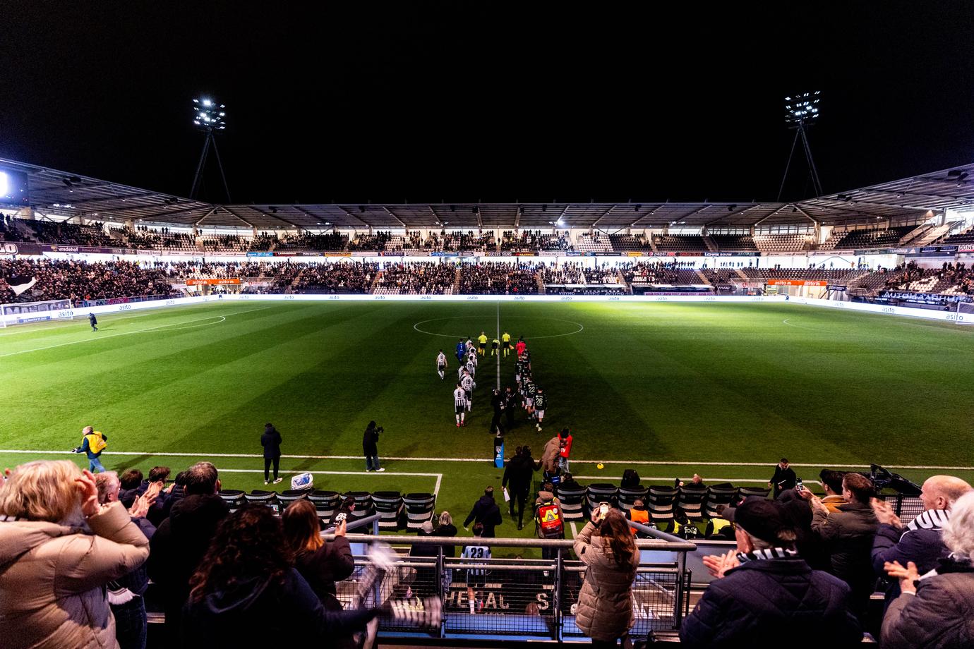 Feyenoord-fans plannen verrassende actie bij ingang Heracles Almelo-stadion