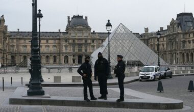 Juwelenroof in het Louvre in Parijs, sieraden 'van onschatbare waarde' gestolen