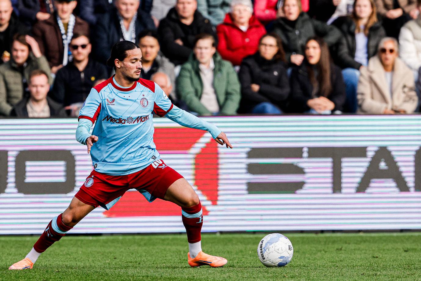 Hadj Moussa ondanks doelpunt en assist gebeten hond bij Feyenoord-fans