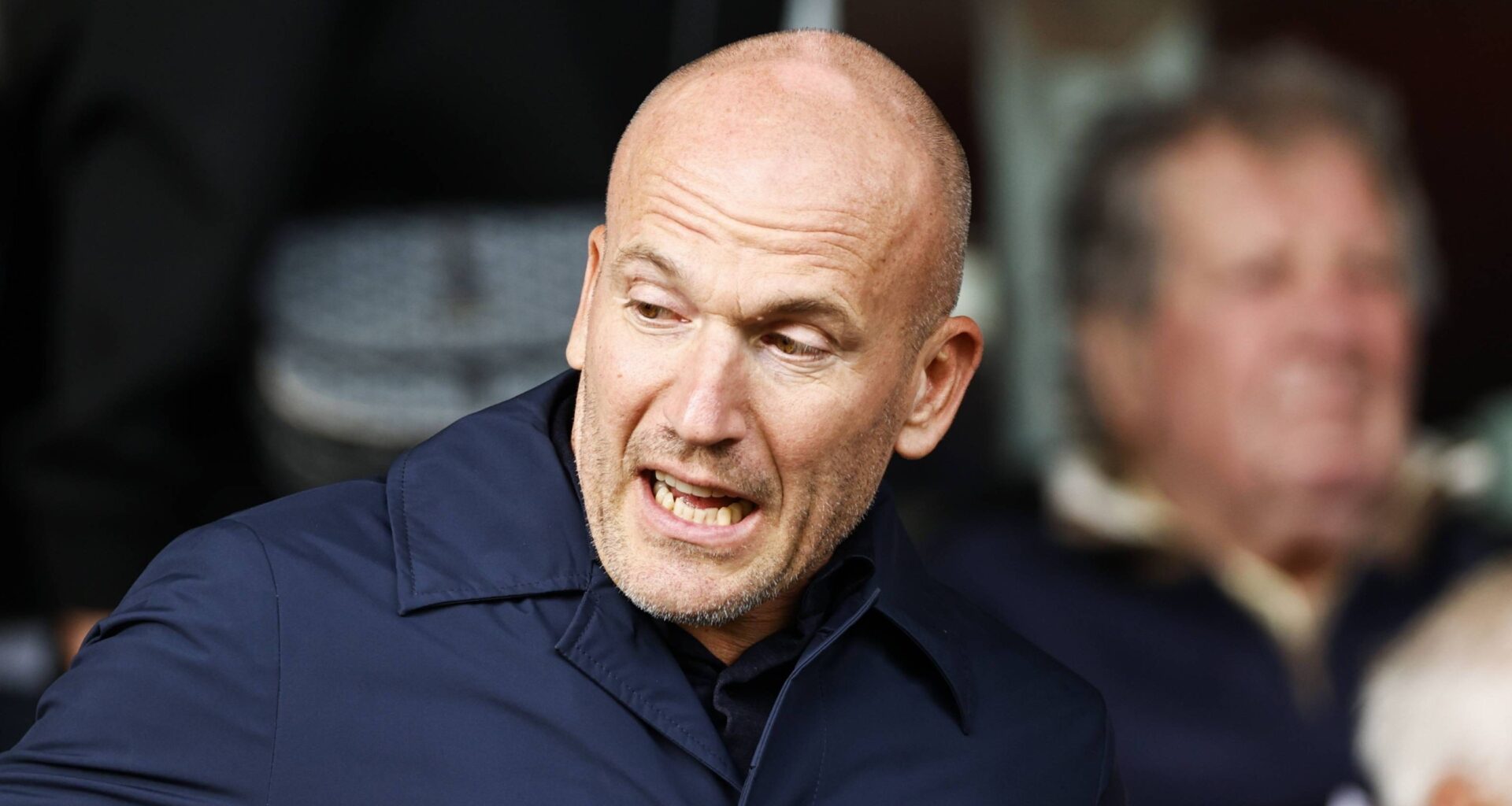 ‘Alex Kroes heeft Ajax een waardeloze selectie bezorgd!’