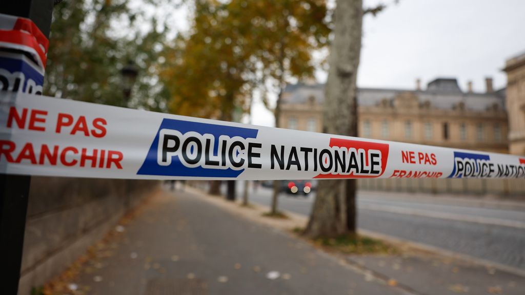 Tijd dringt in zoektocht naar Louvre-juwelen na 'roof van het decennium'