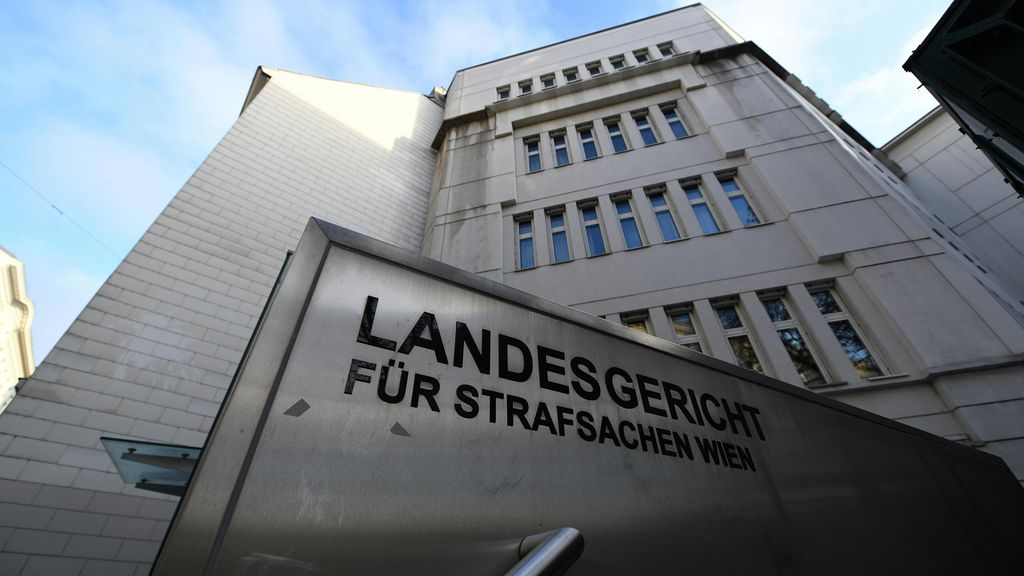 Celstraffen voor tieners in Oostenrijk die lerares verkrachtten en afpersten