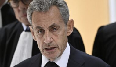Franse oud-president Sarkozy begint aan celstraf met boek over ontsnapping