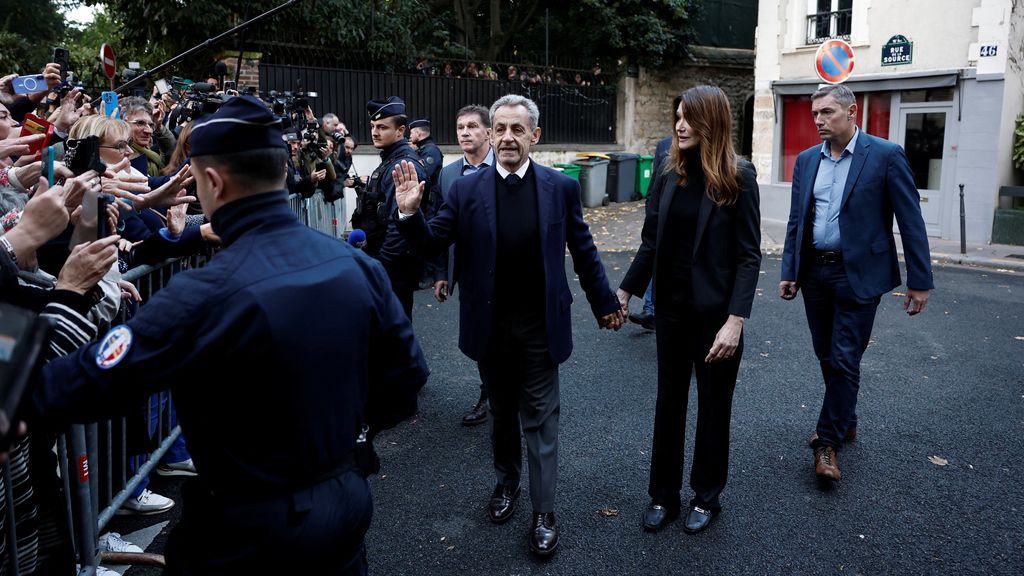 Weerspannige Sarkozy begonnen aan gevangenisstraf: 'Ik ben onschuldig'