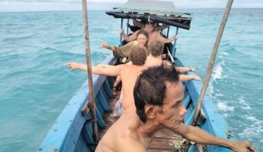 Toeristenboot zinkt voor de kust van Indonesië, 7 Nederlanders gered