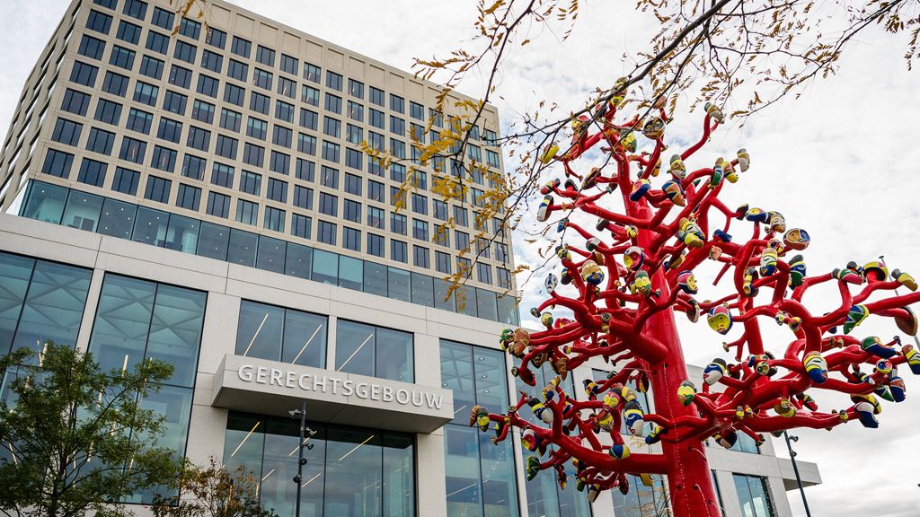 Dertien mannen voor de rechter om betaalde seks met minderjarig meisje