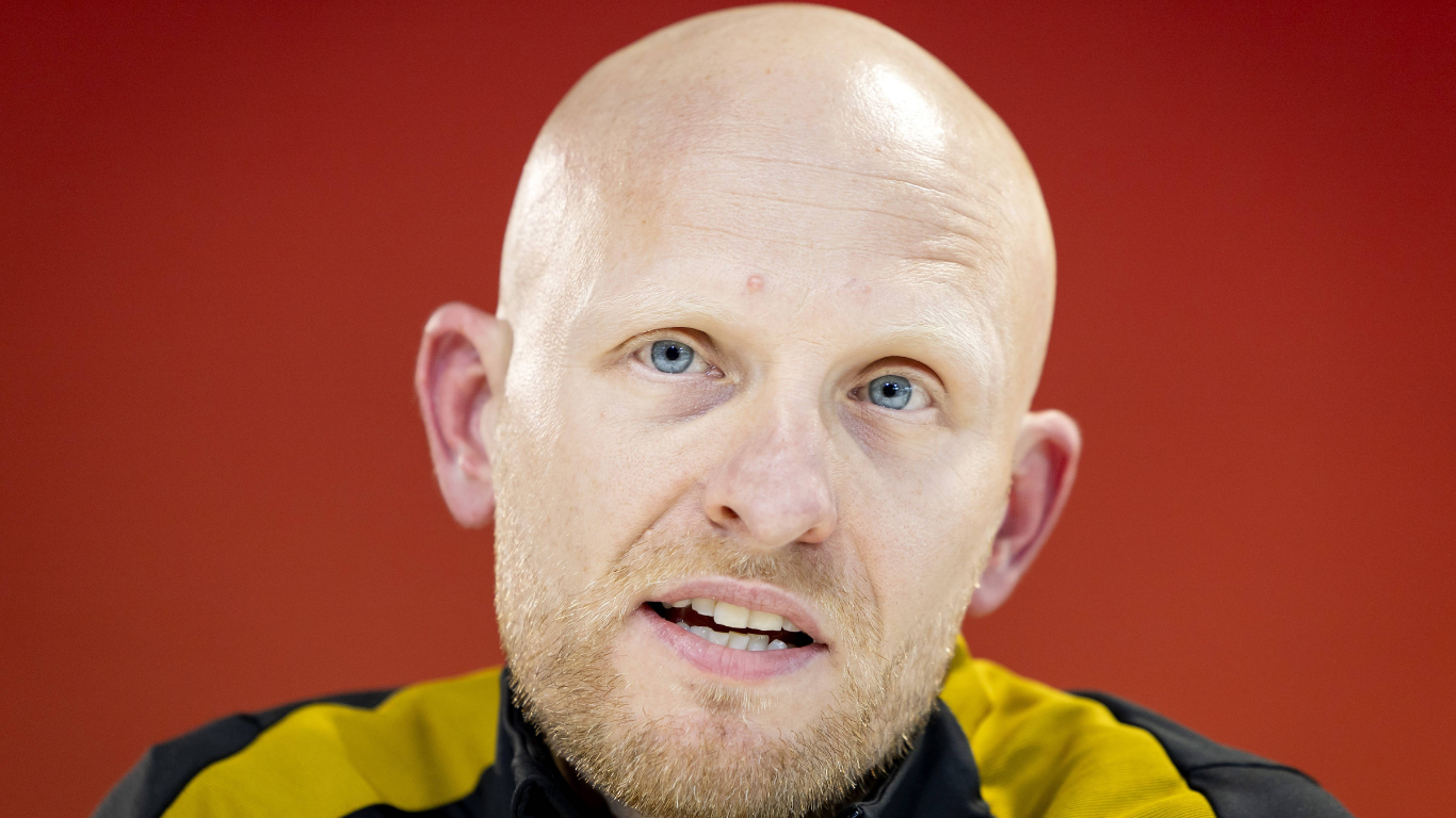 Wat gaat nieuwe bondscoach veranderen bij Oranje Leeuwinnen? Arjan Veurink stelt regel in