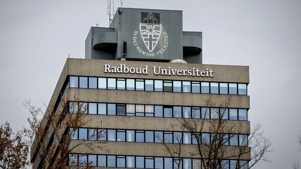 doe iets tegen omstreden docent