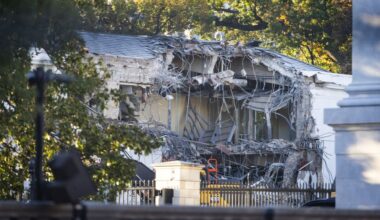 Trump slingert nu ook letterlijk de sloopkogel in het Witte Huis