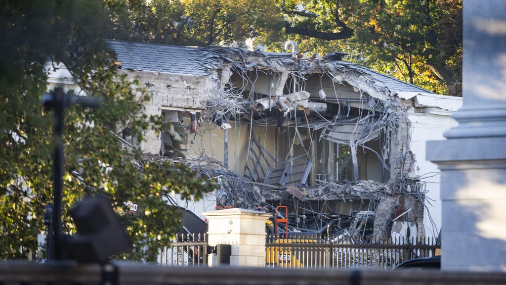 Trump slingert nu ook letterlijk de sloopkogel in het Witte Huis