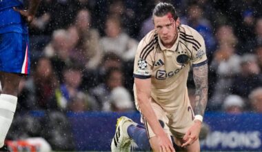 Wout Weghorst reageert met duimpje op Chelsea-fans die hem uitdagen met spreekkoor