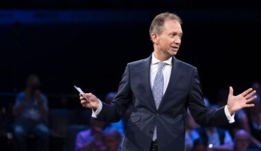 Van Hijum voorvechter van transparantie, maar zelf niet volledig over afspraken