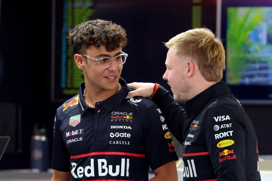 Marko gaf Lindblad duidelijke opdracht mee in RB21 van Verstappen in VT1 Mexico