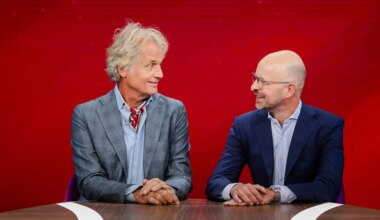 Laat die vaste gasten in de talkshows hun mond eens houden - Joop