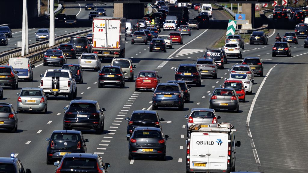 Rekeningrijden volop in partijprogramma's: wie profiteert, en wie niet? - NOS