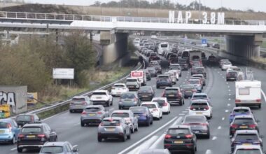 Lange files door slecht weer, werk aan de weg en einde herfstvakantie