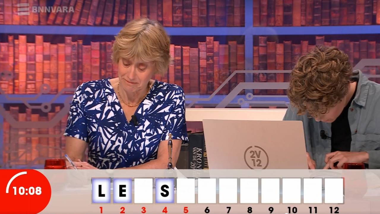 De TV van gisteren: 2 voor 12 laat concurrentie weer achter zich