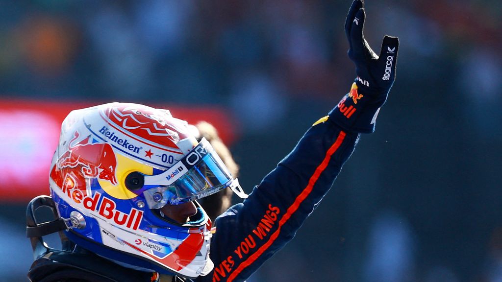 Verstappen rijdt naar podium in Mexico, komt weer dichter bij WK-leider