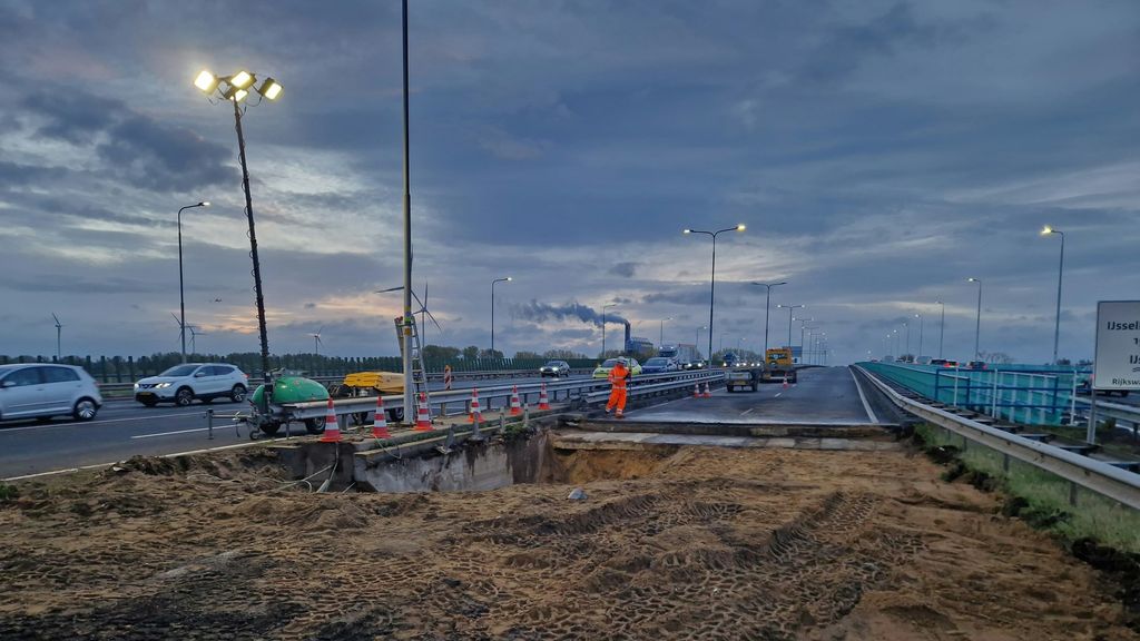 A12 bij Arnhem weer open na reparatie zinkgat