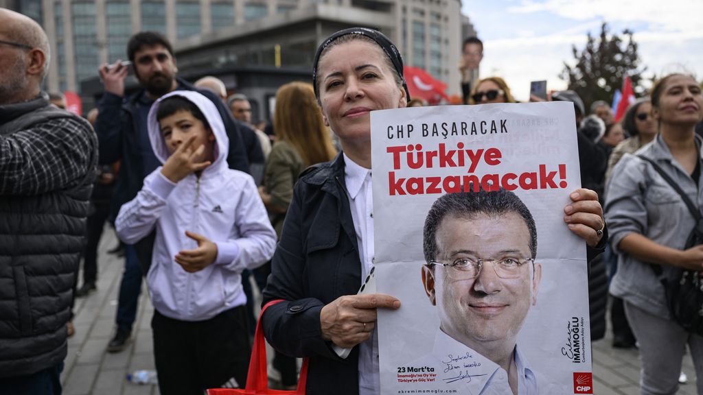 Burgemeester Imamoglu van Istanbul nu ook beschuldigd van spionage