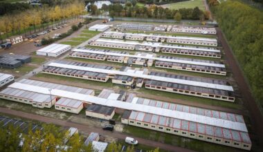 Aantal asielzoekers in Ter Apel flink gedaald door noodopvang Biddinghuizen