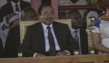 's Werelds oudste president Biya (92) blijft aan de macht in Kameroen