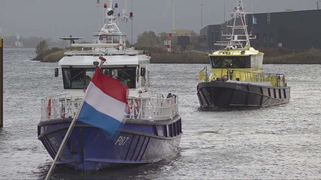 Politie vindt lichaam bij gezonken boot Amsterdam
