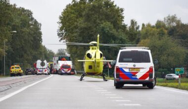Tien voertuigen botsen op N-weg bij Alteveer, meerdere gewonden