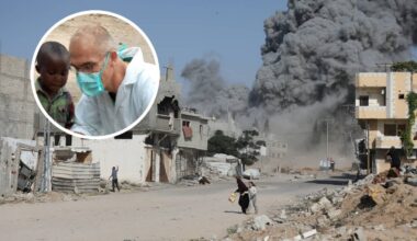 Humanitaire arts Ron van Doorn aan het werk bij een eerder project (foto: ANP/privéfoto Ron).