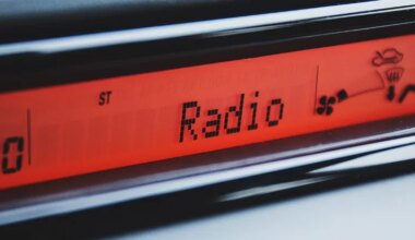 FM, DAB+, online: Zo wordt er per radiostation geluisterd