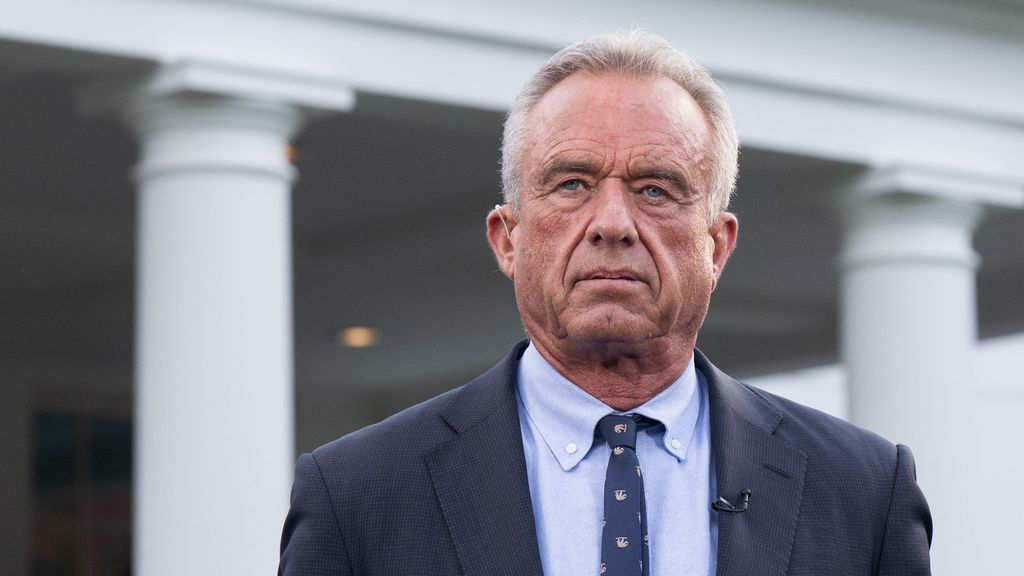 Minister Kennedy breekt met vaccinatiebeleid, 'gevaar voor volksgezondheid'