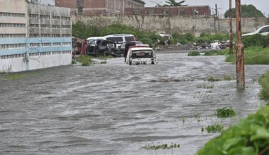 'Enorme schade' en ondergelopen straten in Jamaica door orkaan Melissa