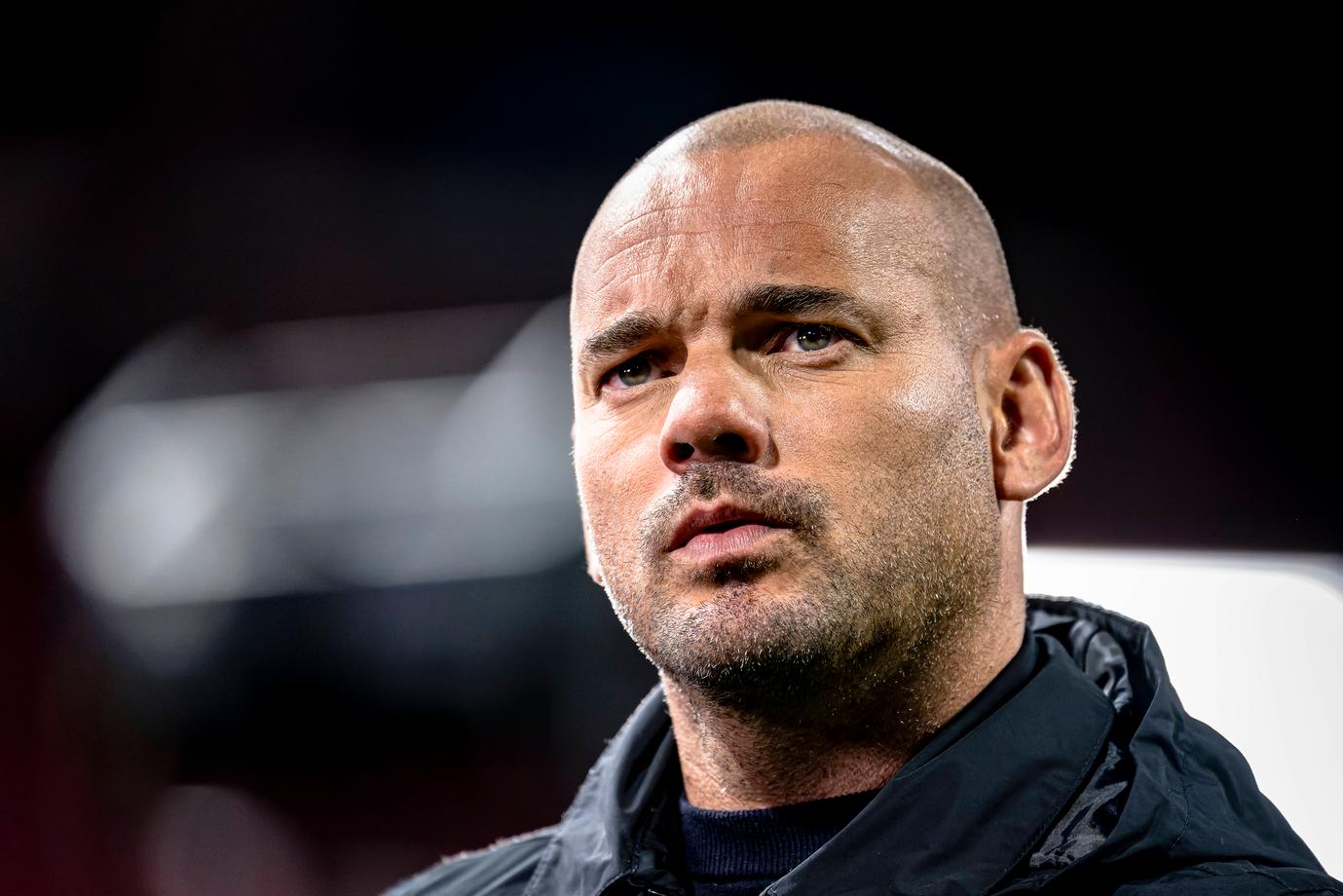 Nico Dijkshoorn spot sneu gedrag van Wesley Sneijder als analist
