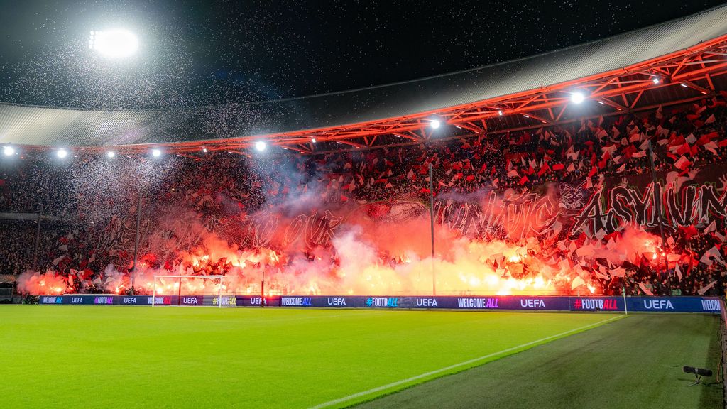 Feyenoord twee duels met lege tribune wegens vuurwerk, UEFA straft ook FC Utrecht